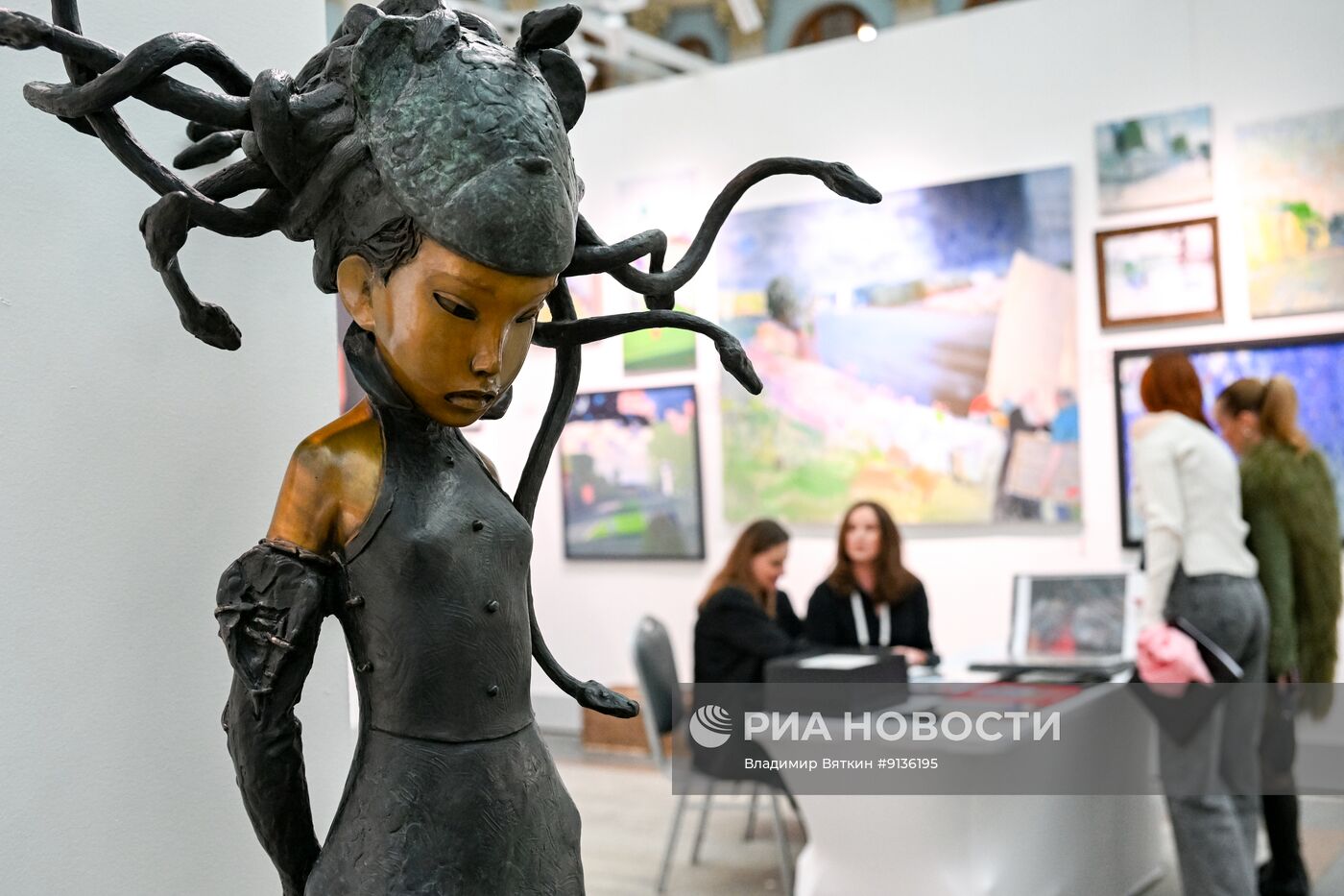 Ярмарка современного искусства "Арт Россия" в Москве