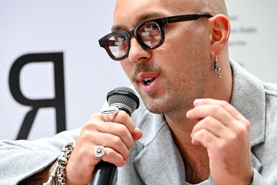 Ярмарка современного искусства "Арт Россия" в Москве