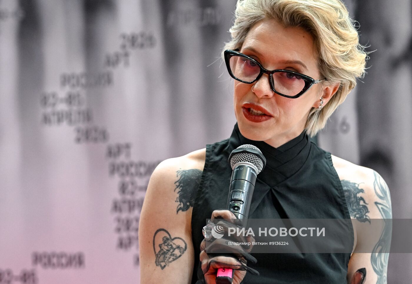 Ярмарка современного искусства "Арт Россия" в Москве