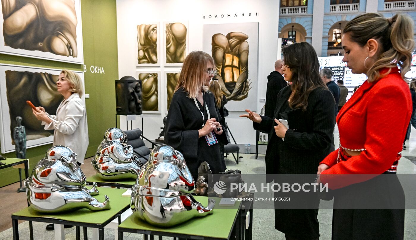 Ярмарка современного искусства "Арт Россия" в Москве
