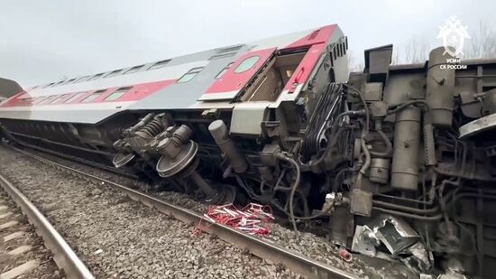 Пассажирский поезд сошел с рельсов в Ульяновской области 
