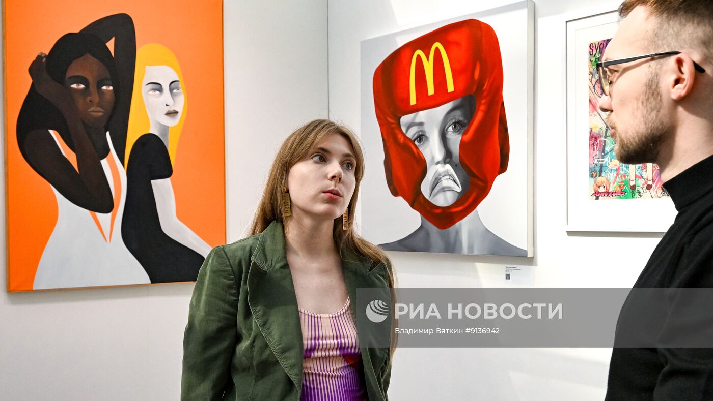 Ярмарка современного искусства "Арт Россия" в Москве