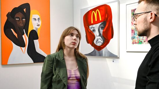 Ярмарка современного искусства "Арт Россия" в Москве
