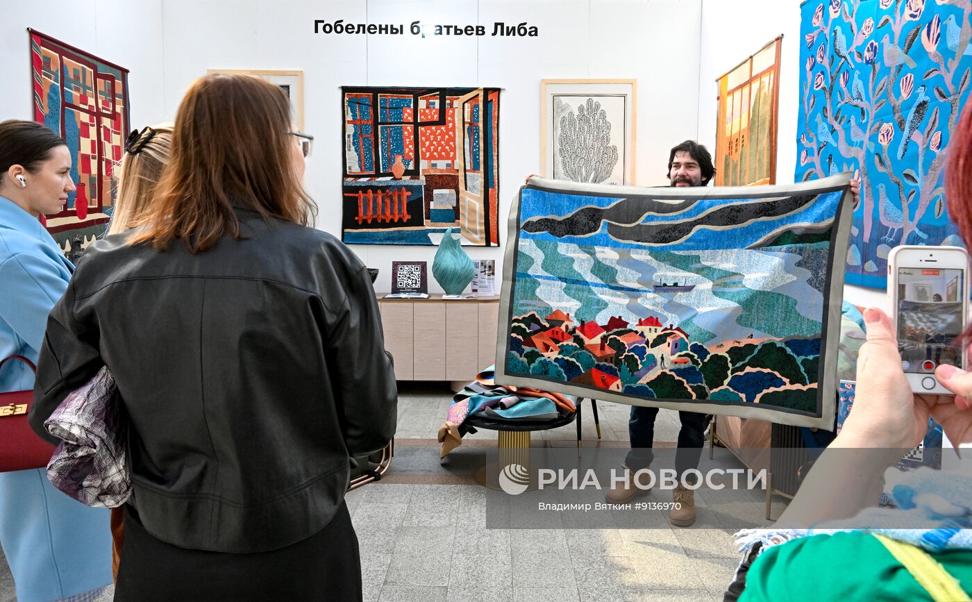 Ярмарка современного искусства "Арт Россия" в Москве