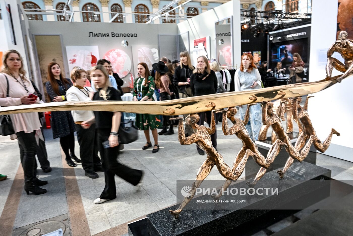 Ярмарка современного искусства "Арт Россия" в Москве