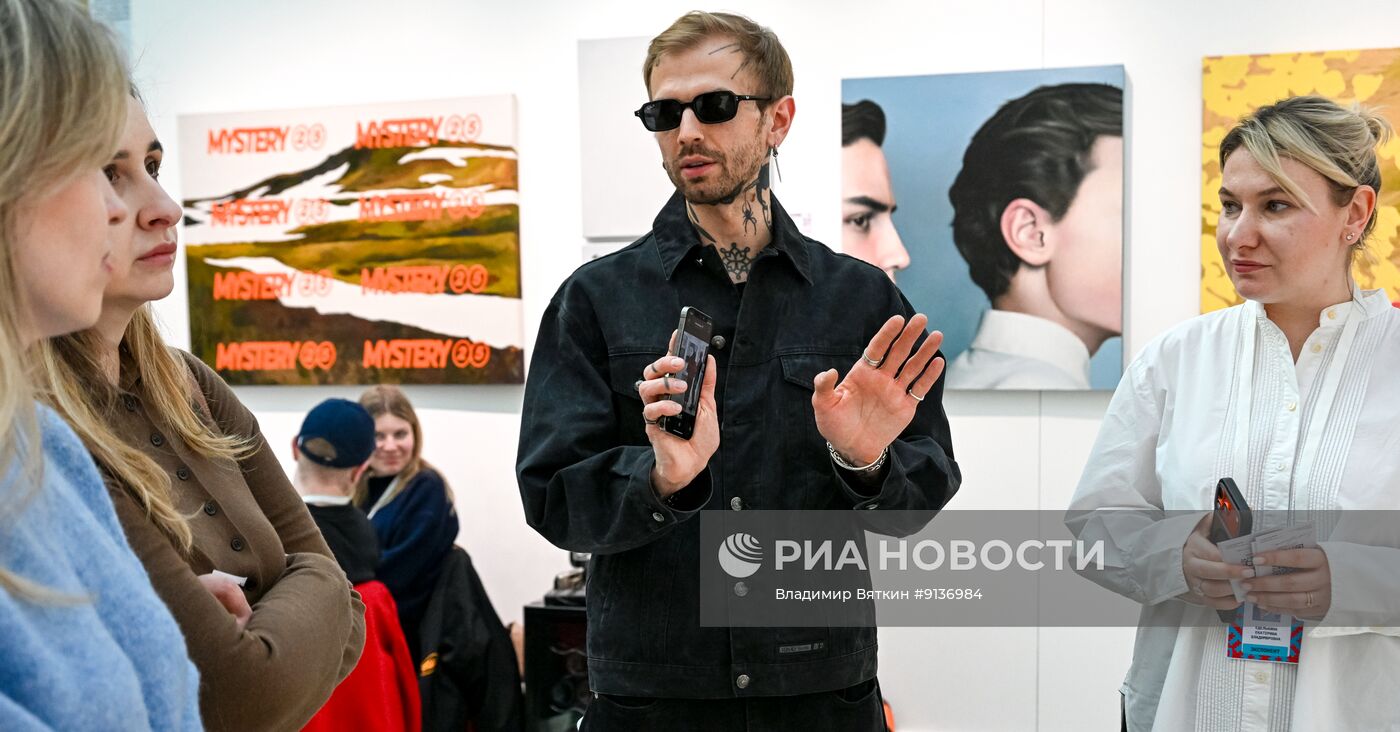Ярмарка современного искусства "Арт Россия" в Москве