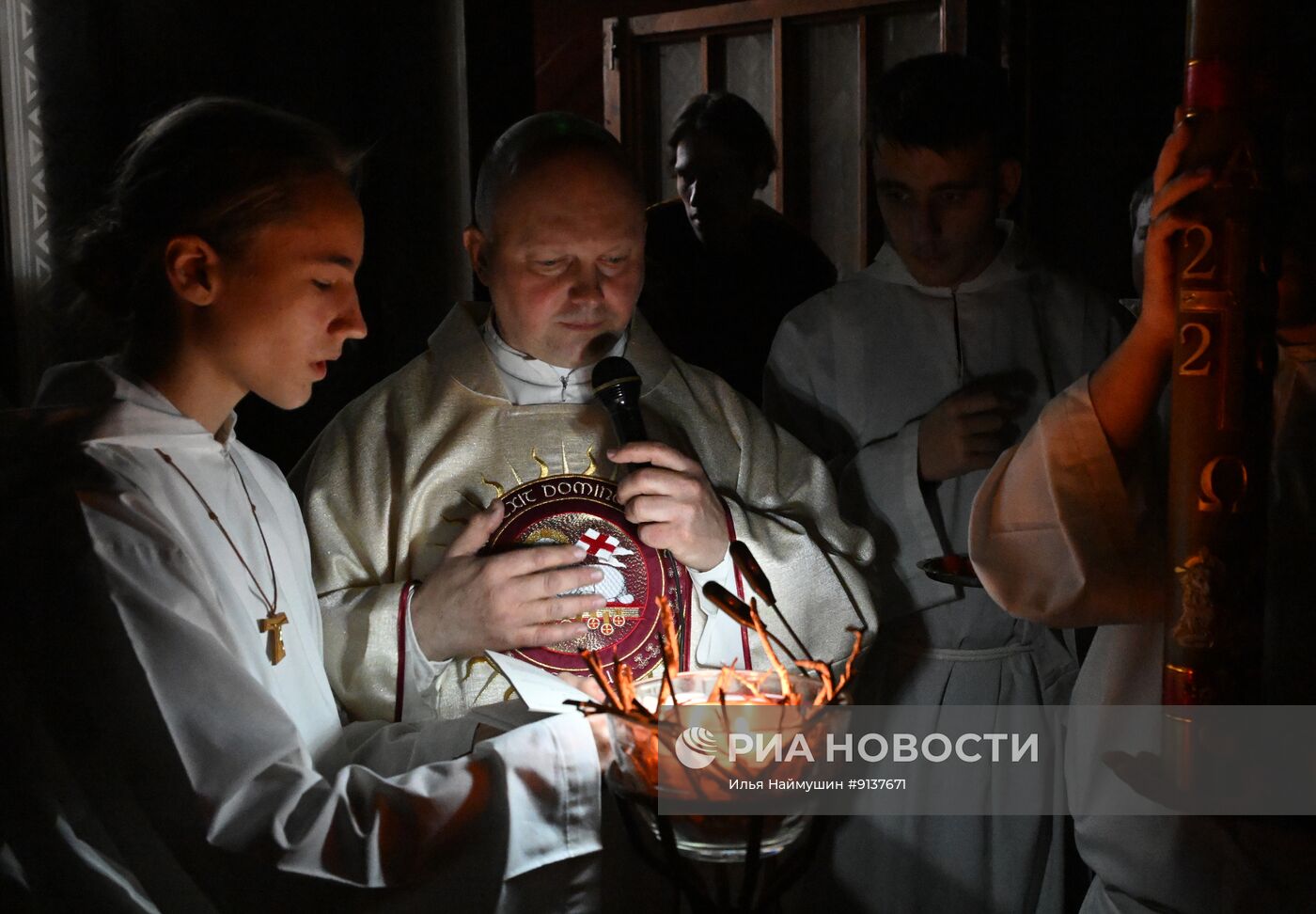 Празднование католической Пасхи в России