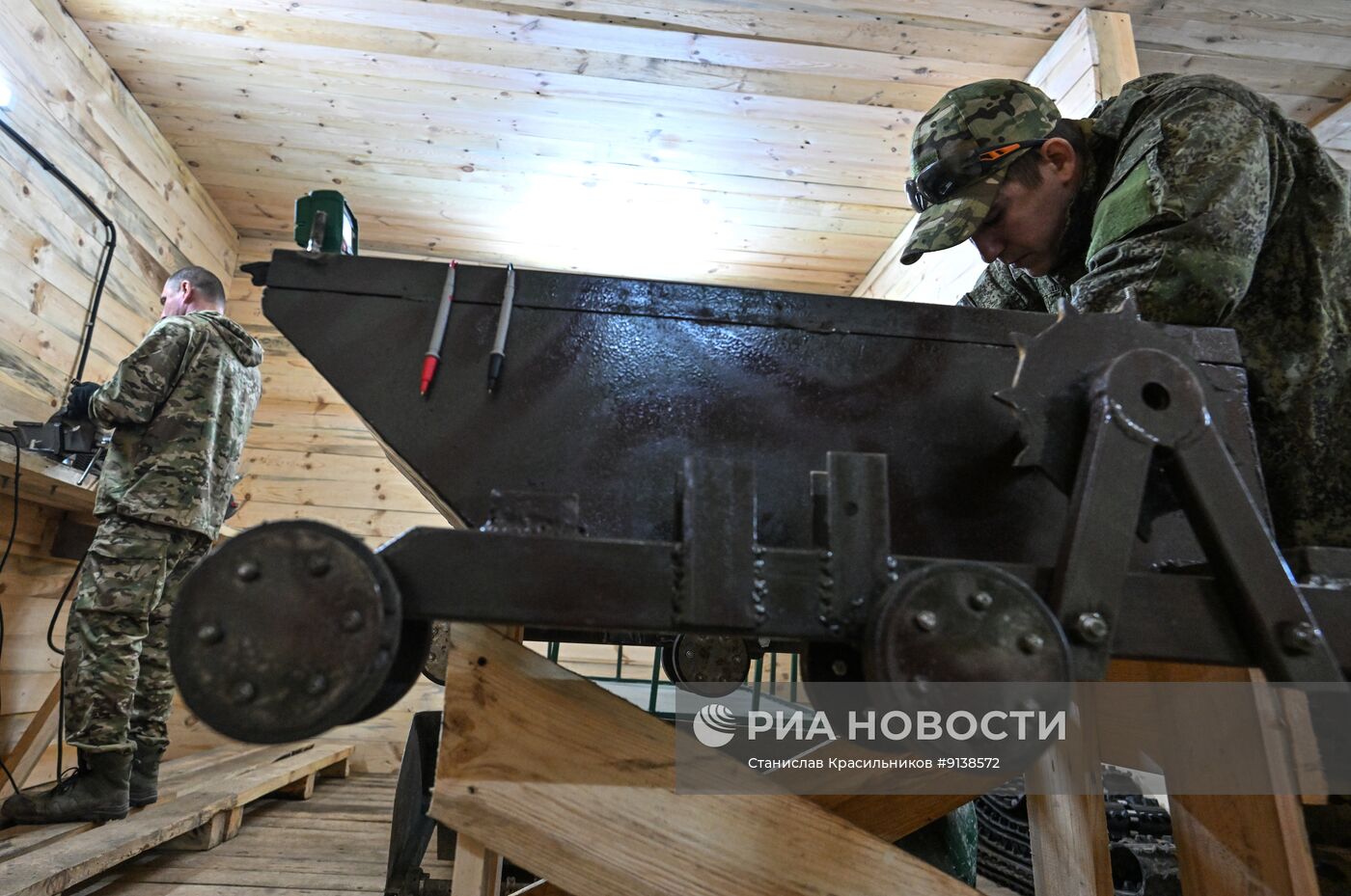 Лаборатория по сборке беспилотных наземных платформ группировки войск "Запад" на Харьковском направлении СВО