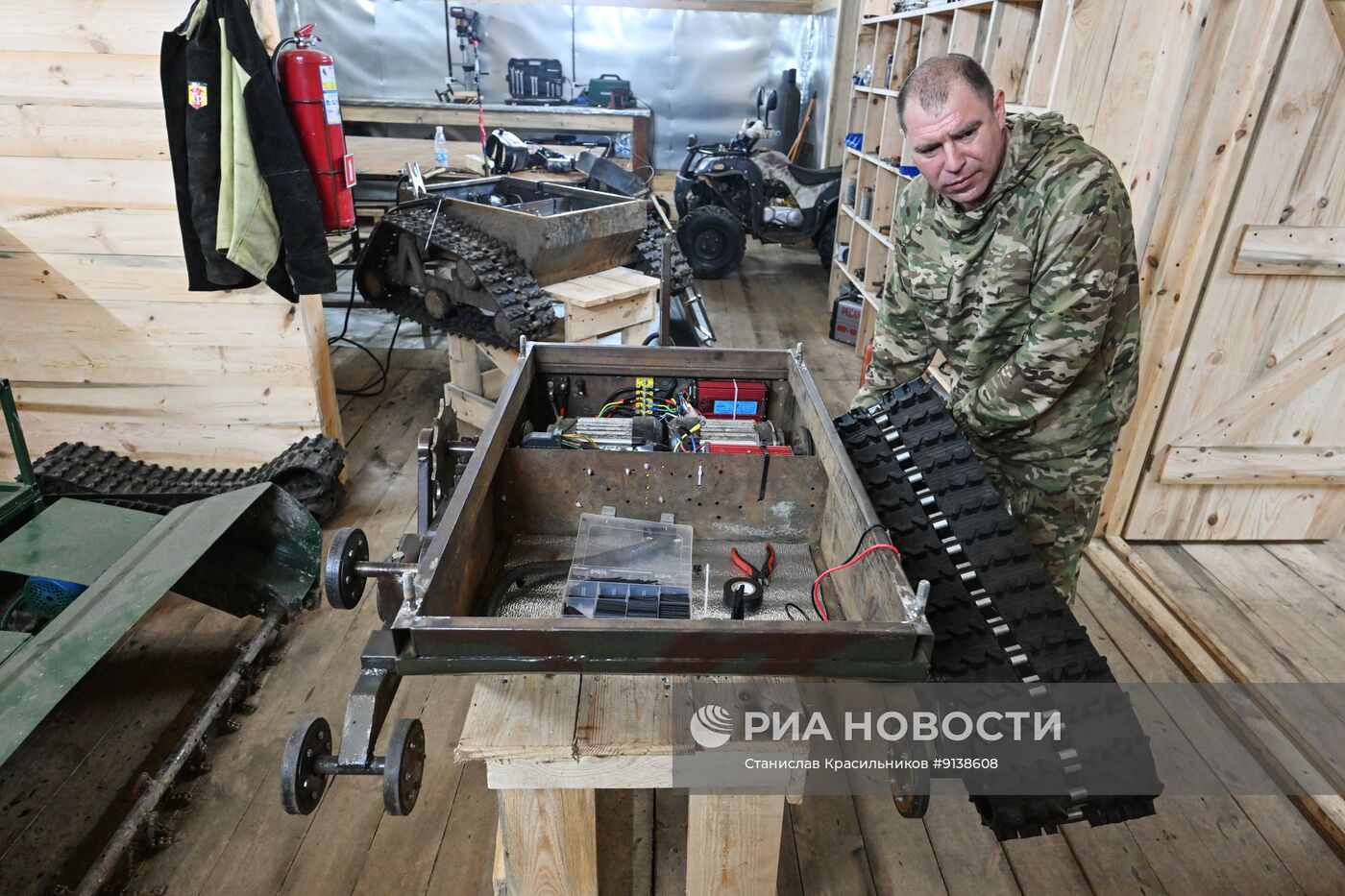 Лаборатория по сборке беспилотных наземных платформ группировки войск "Запад" на Харьковском направлении СВО