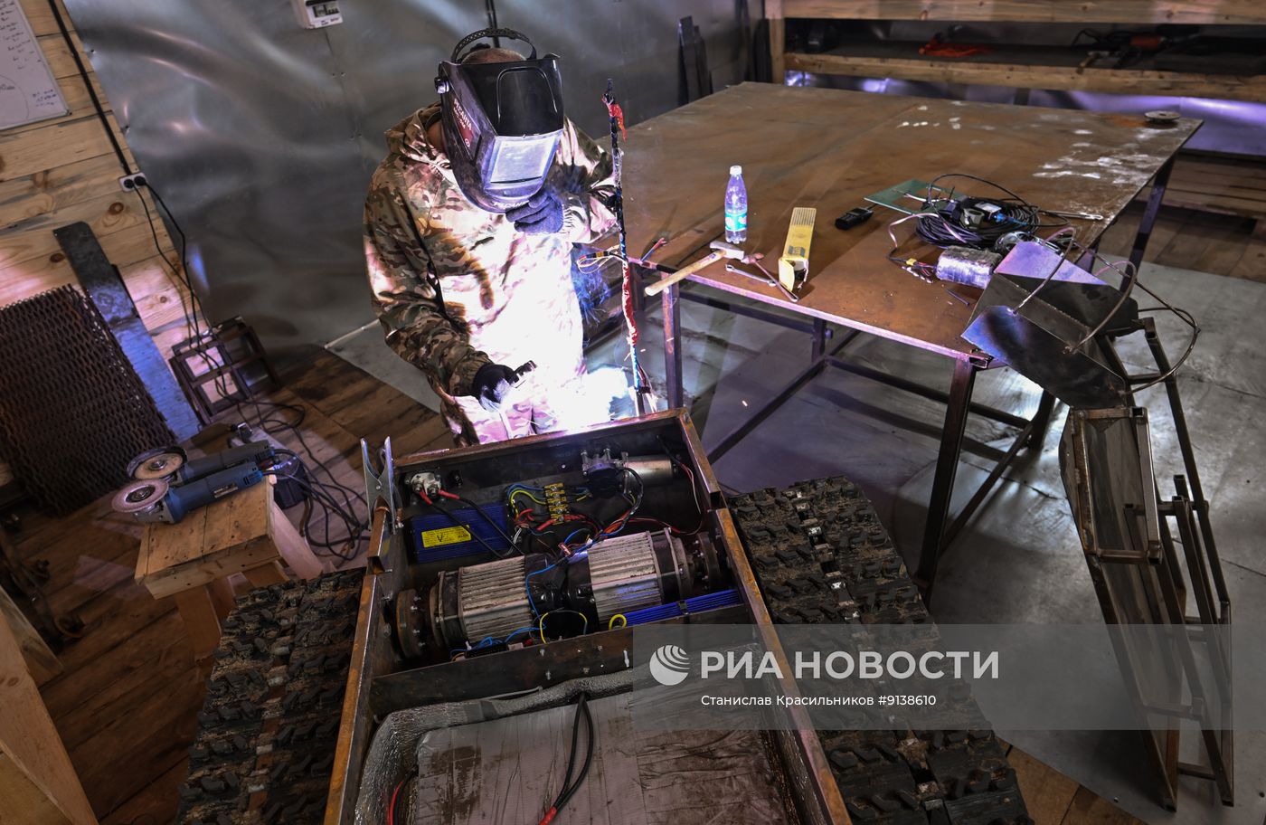 Лаборатория по сборке беспилотных наземных платформ группировки войск "Запад" на Харьковском направлении СВО