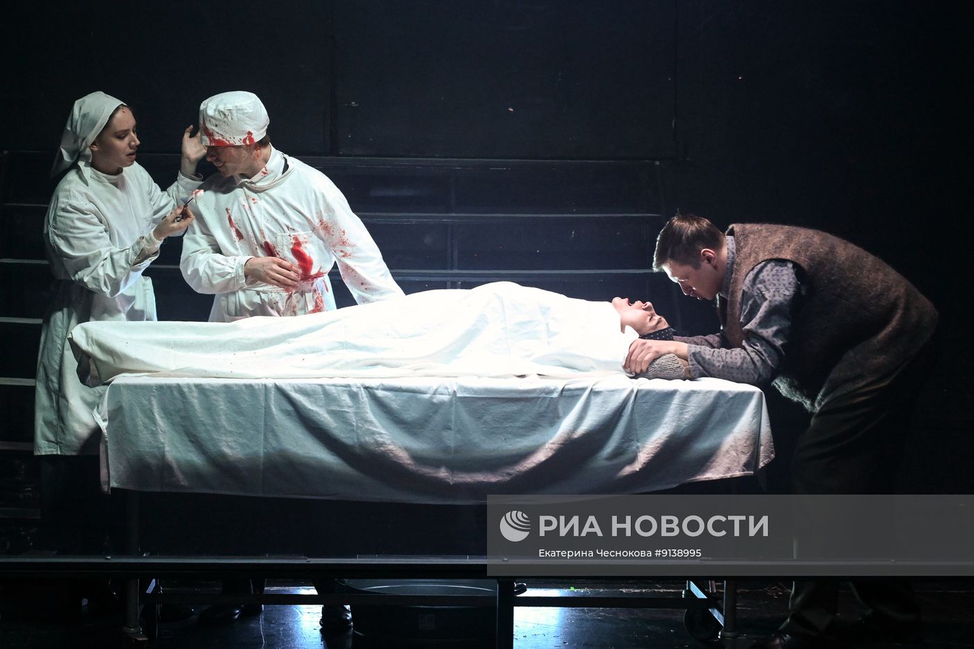 Спектакль "Морфий" в театре Гоголя в Москве