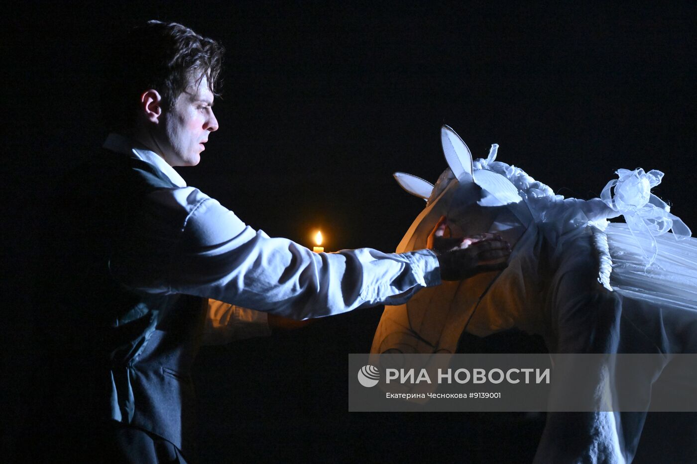 Спектакль "Морфий" в театре Гоголя в Москве