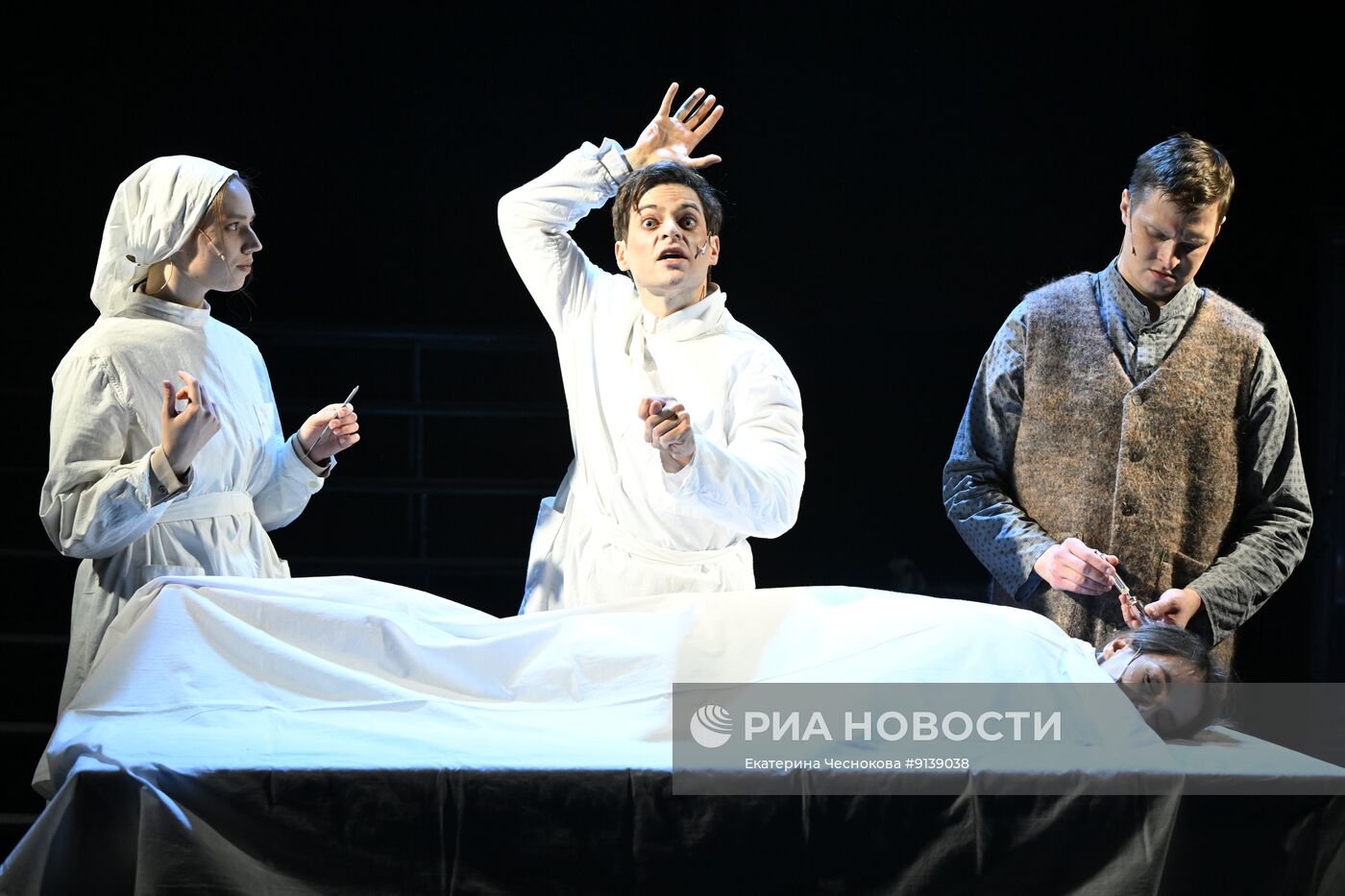 Спектакль "Морфий" в театре Гоголя в Москве