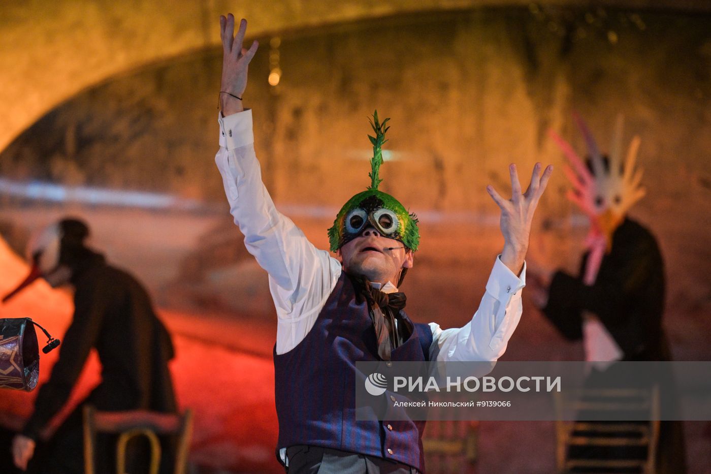 Премьера спектакля "Бродячая собака" в театре Ермоловой в Москве