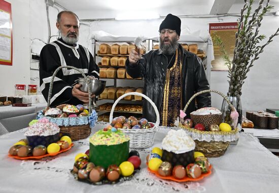 Выпечка и освящение куличей для штурмовиков группировки войск "Центр"