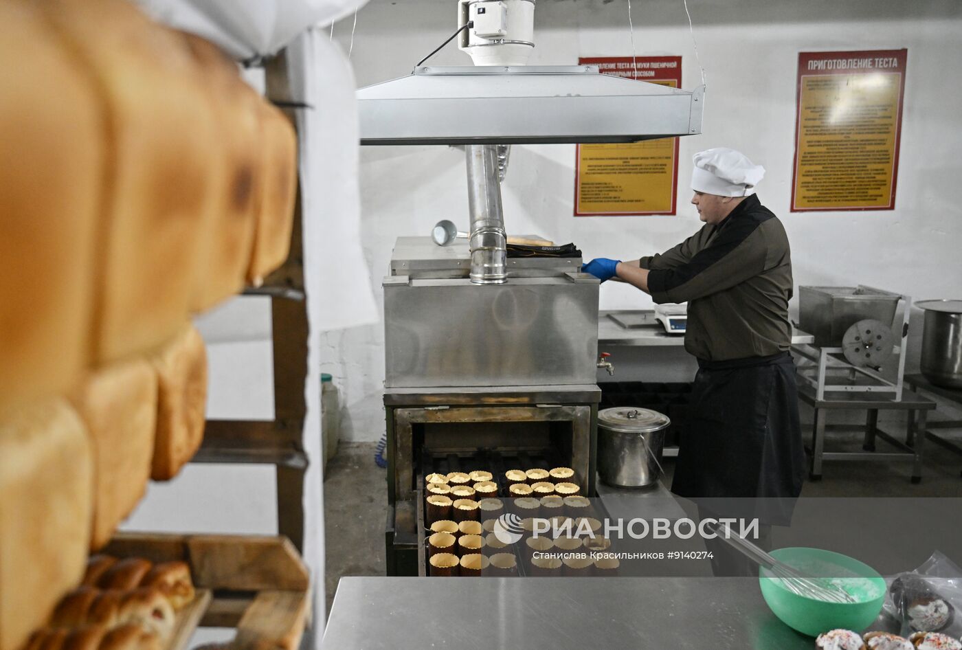 Выпечка и освящение куличей для штурмовиков группировки войск "Центр"