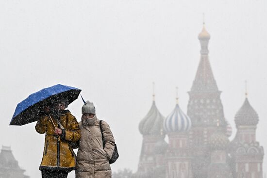 Снег в Москве