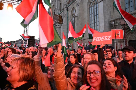 Митинг сторонников Виктора Орбана в Будапеште