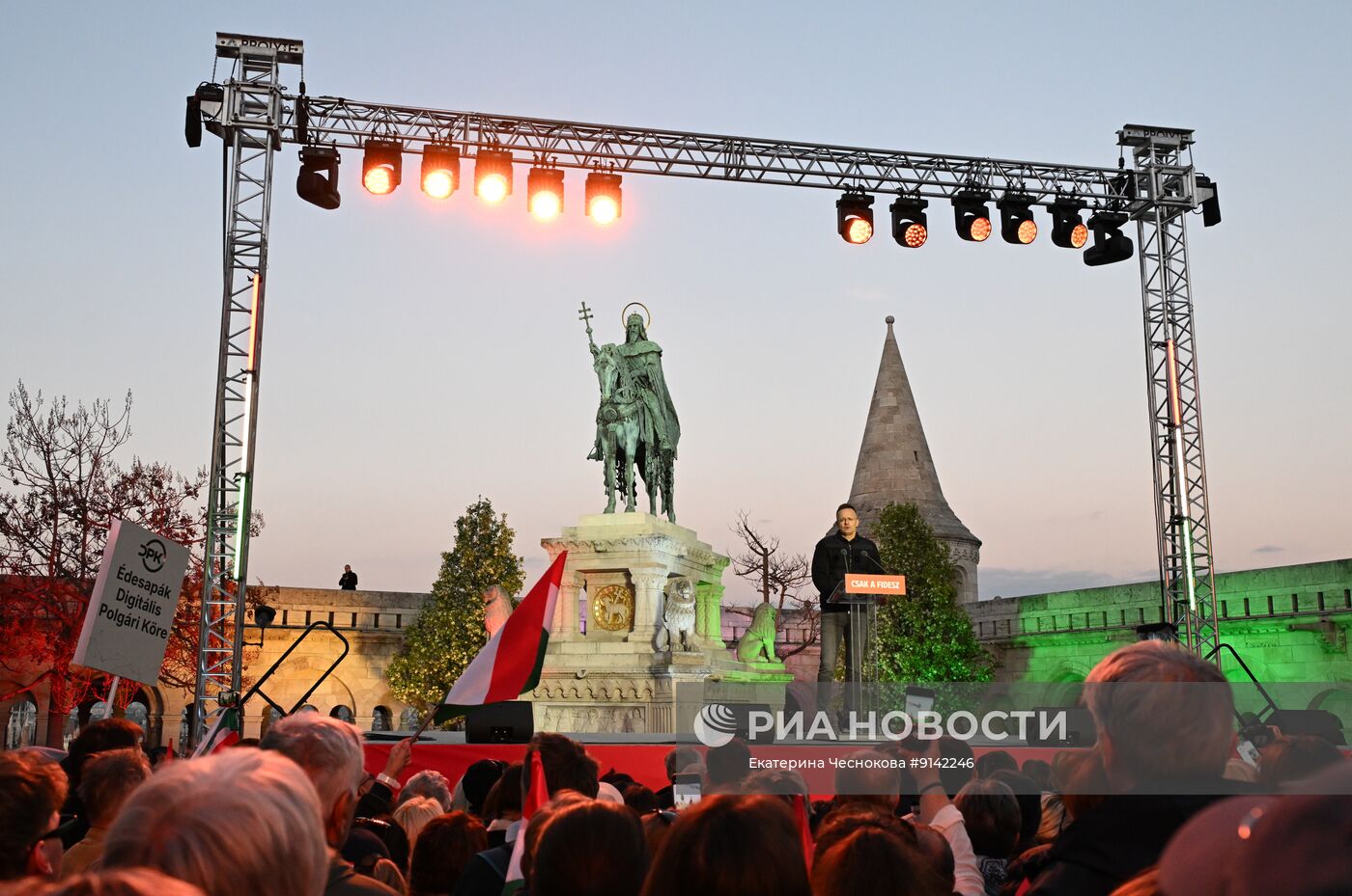 Митинг сторонников Виктора Орбана в Будапеште