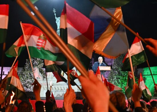 Митинг сторонников Виктора Орбана в Будапеште