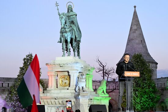 Митинг сторонников Виктора Орбана в Будапеште