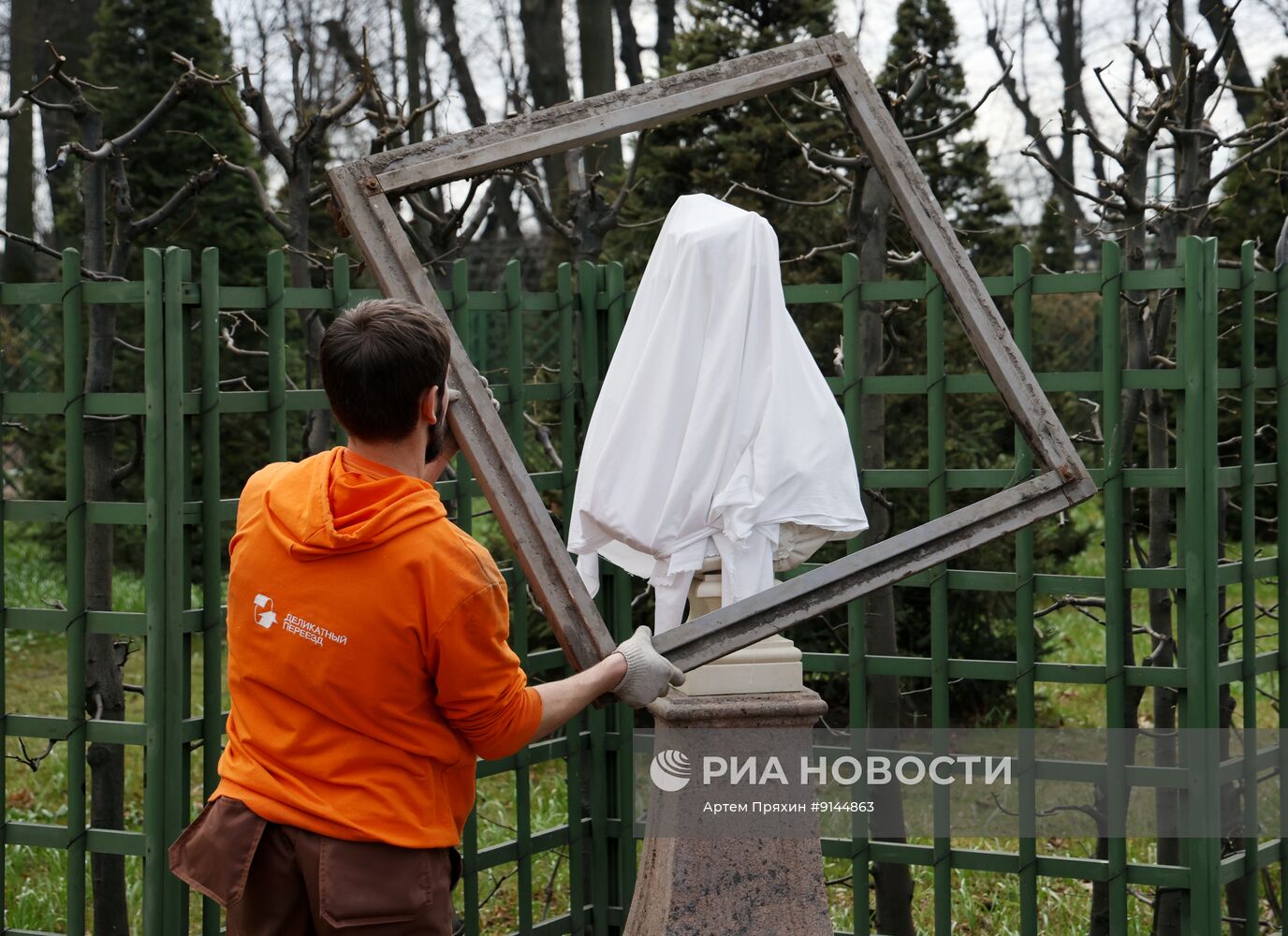 Раскрытие скульптур летнего сада Русского музея в Санкт-Петербурге