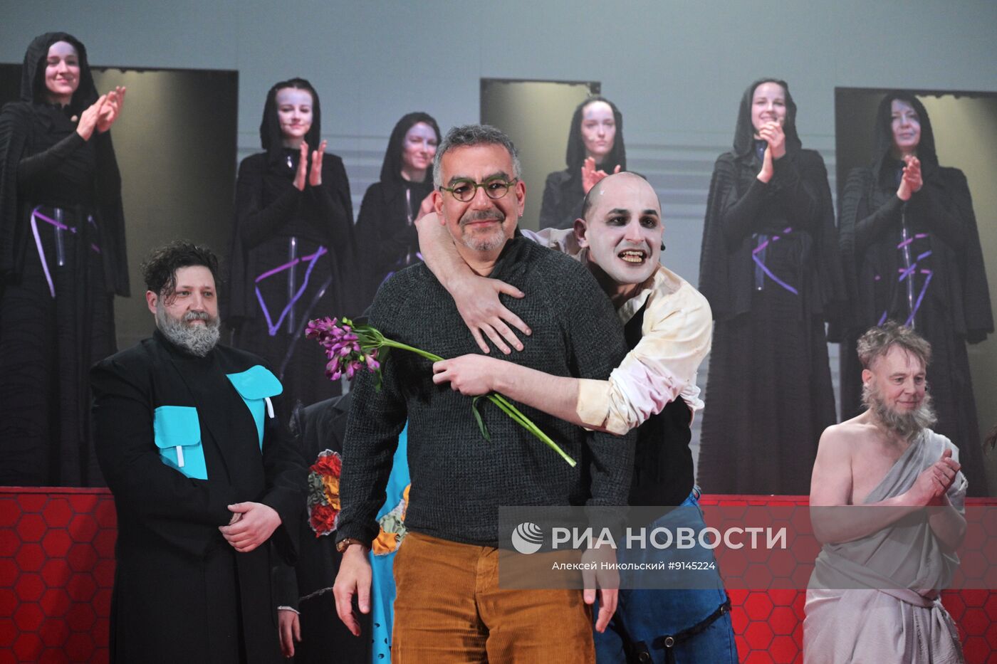 Спектакль "Лягушки" в Московском Губернском театре