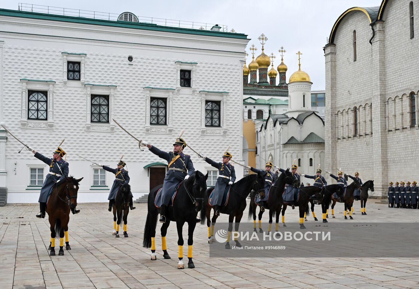 Церемония развода пеших и конных караулов Президентского полка СКМК ФСО России