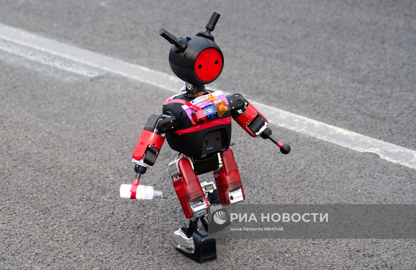 Полумарафон с участием роботов-гуманоидов в Пекине