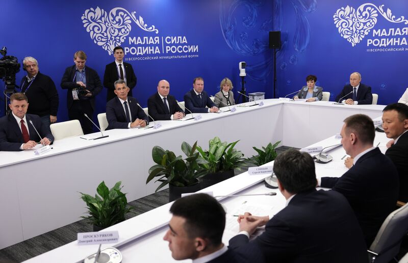 Президент Владимир Путин провел встречу с главами муниципальных образований