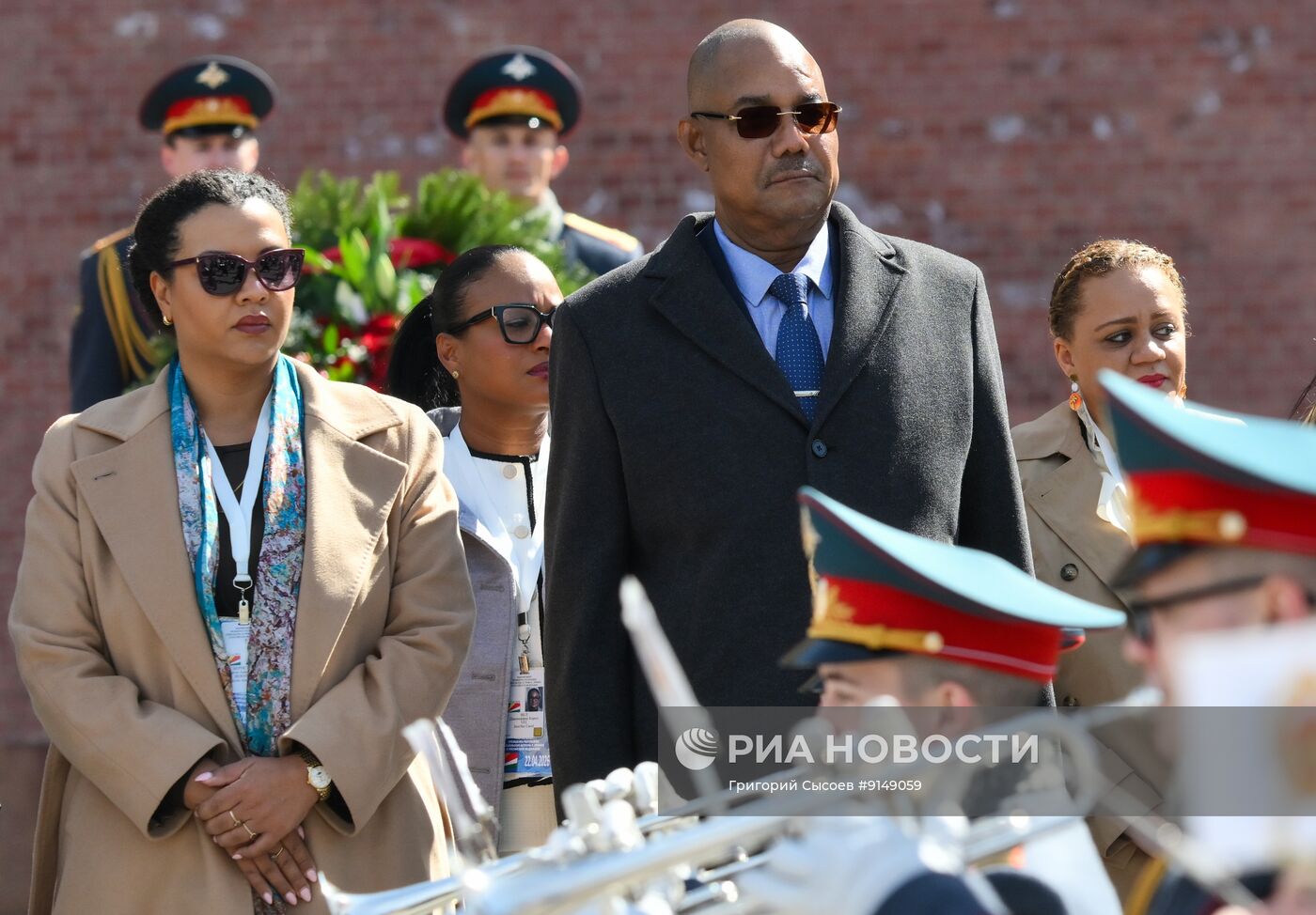 Президент Сейшельских островов Патрик Эрмини возложил цветы к Могиле Неизвестного Солдата в Москве