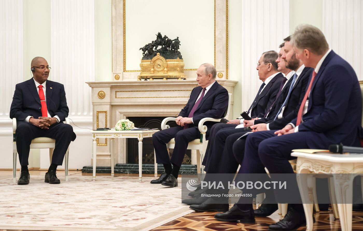 Встреча президента РФ Владимира Путина и президента Сейшельских островов Патрика Эрмини