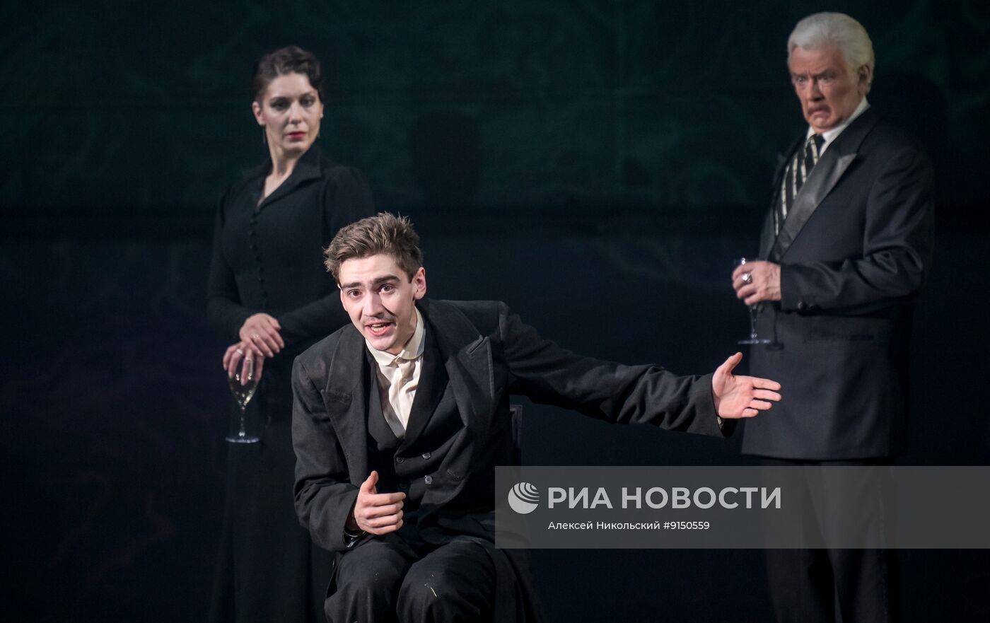 Спектакль "Идиот" в Театре Российской Армии