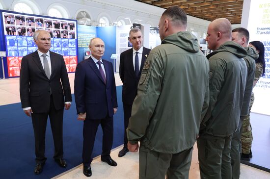 Президент Владимир Путин посетил выставку в честь Владимира Жириновского