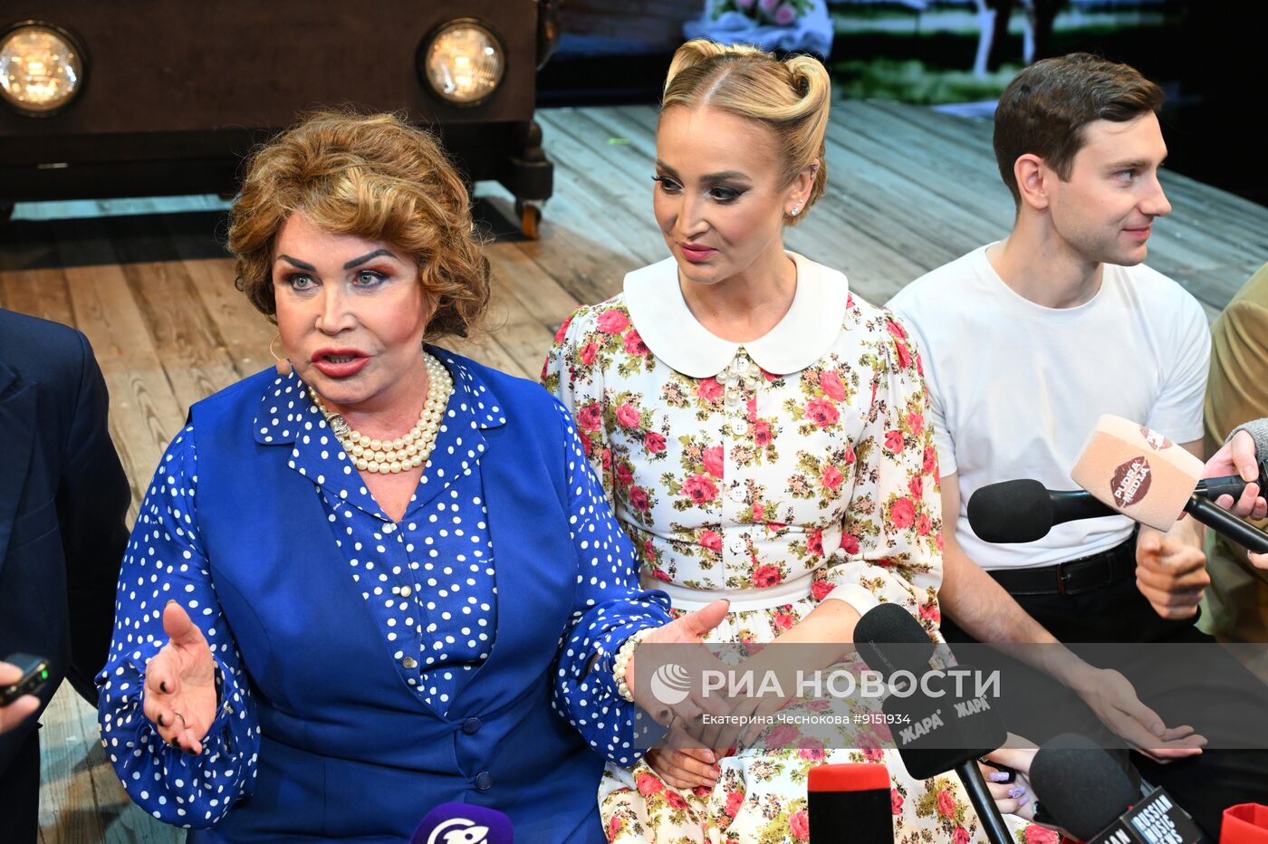 Спектакль "Покровские ворота" в театре "Русская песня"
