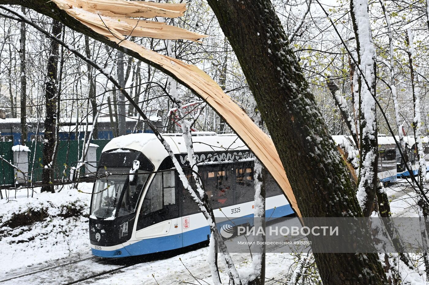 Снег в Москве 