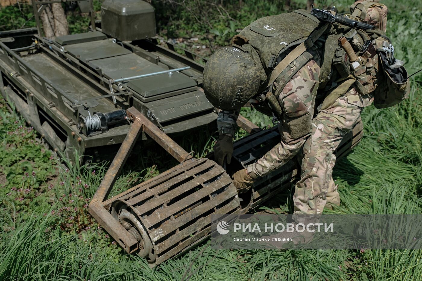 Использование робототехнического комплекса "Курьер" в зоне СВО