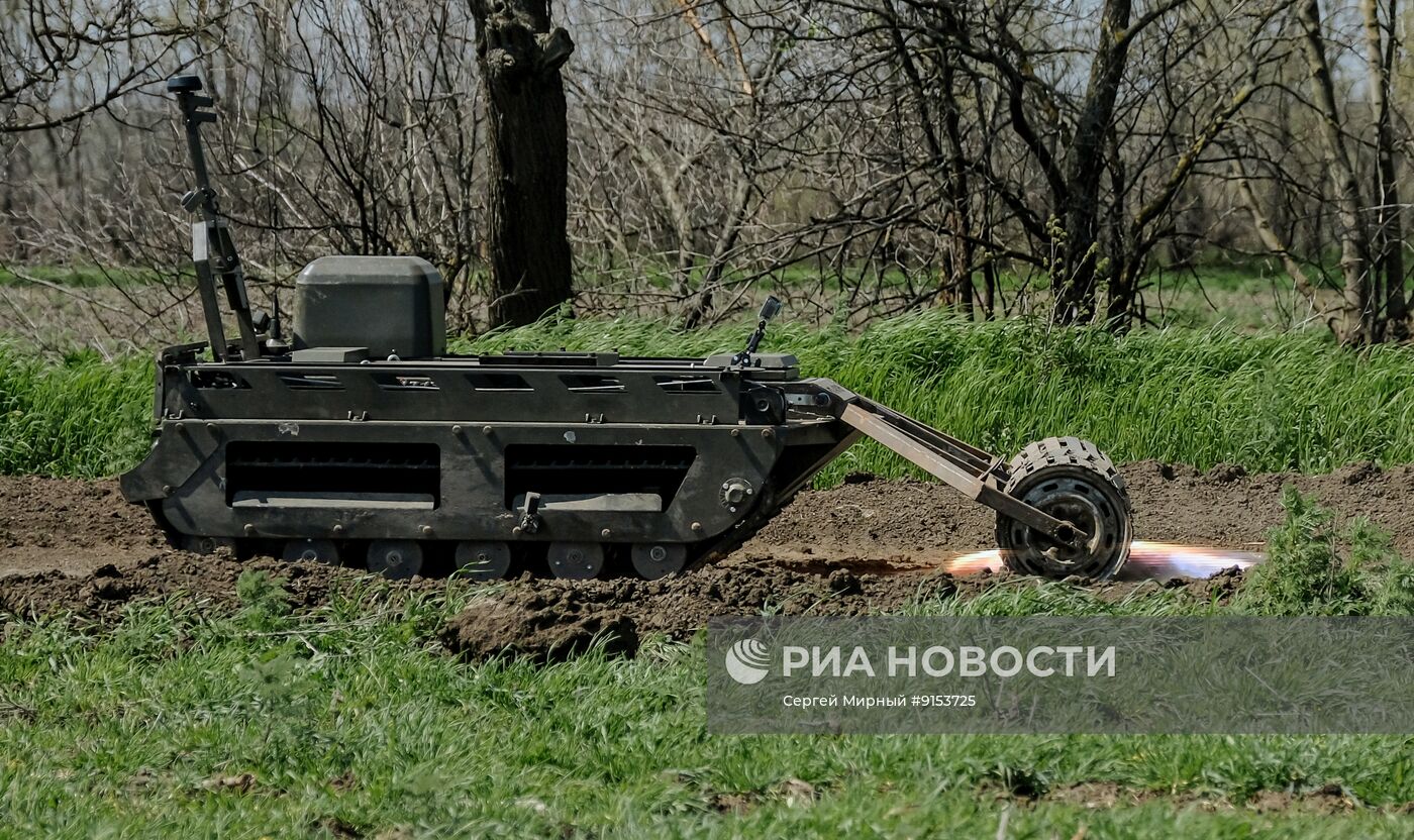 Использование робототехнического комплекса "Курьер" в зоне СВО