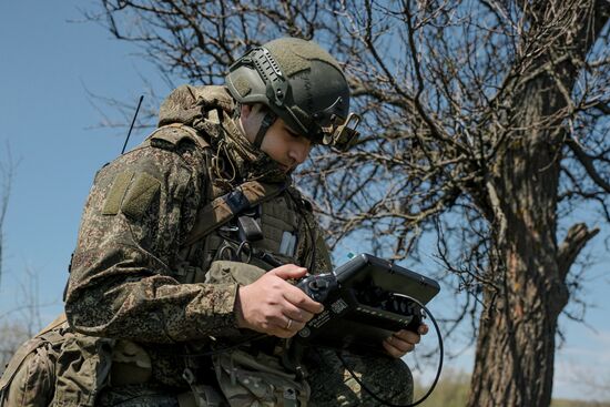 Использование робототехнического комплекса "Курьер" в зоне СВО