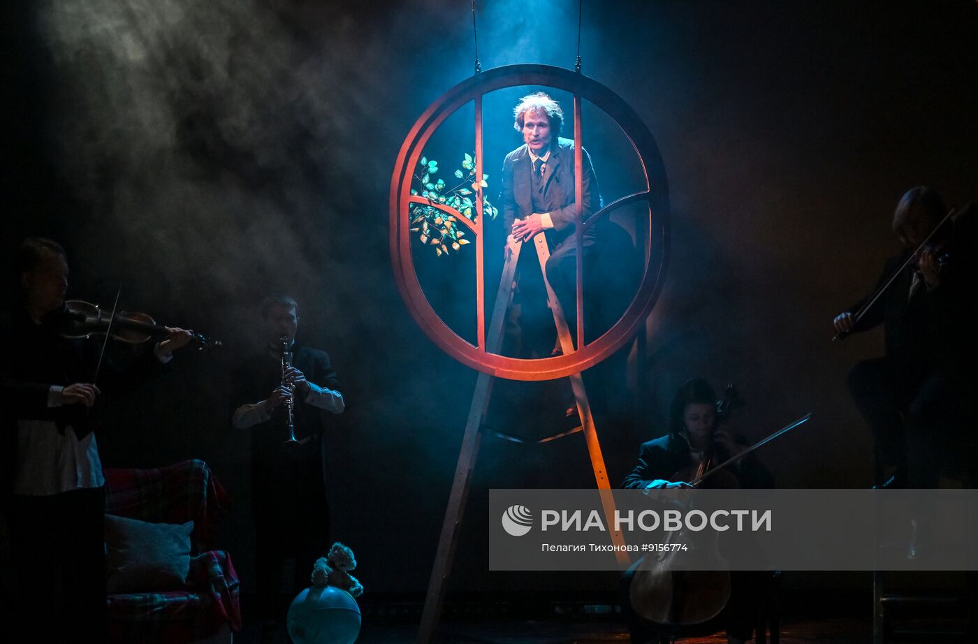 Спектакль "От мычания до звучания" в театре "Мастерская П.Н. Фоменко"