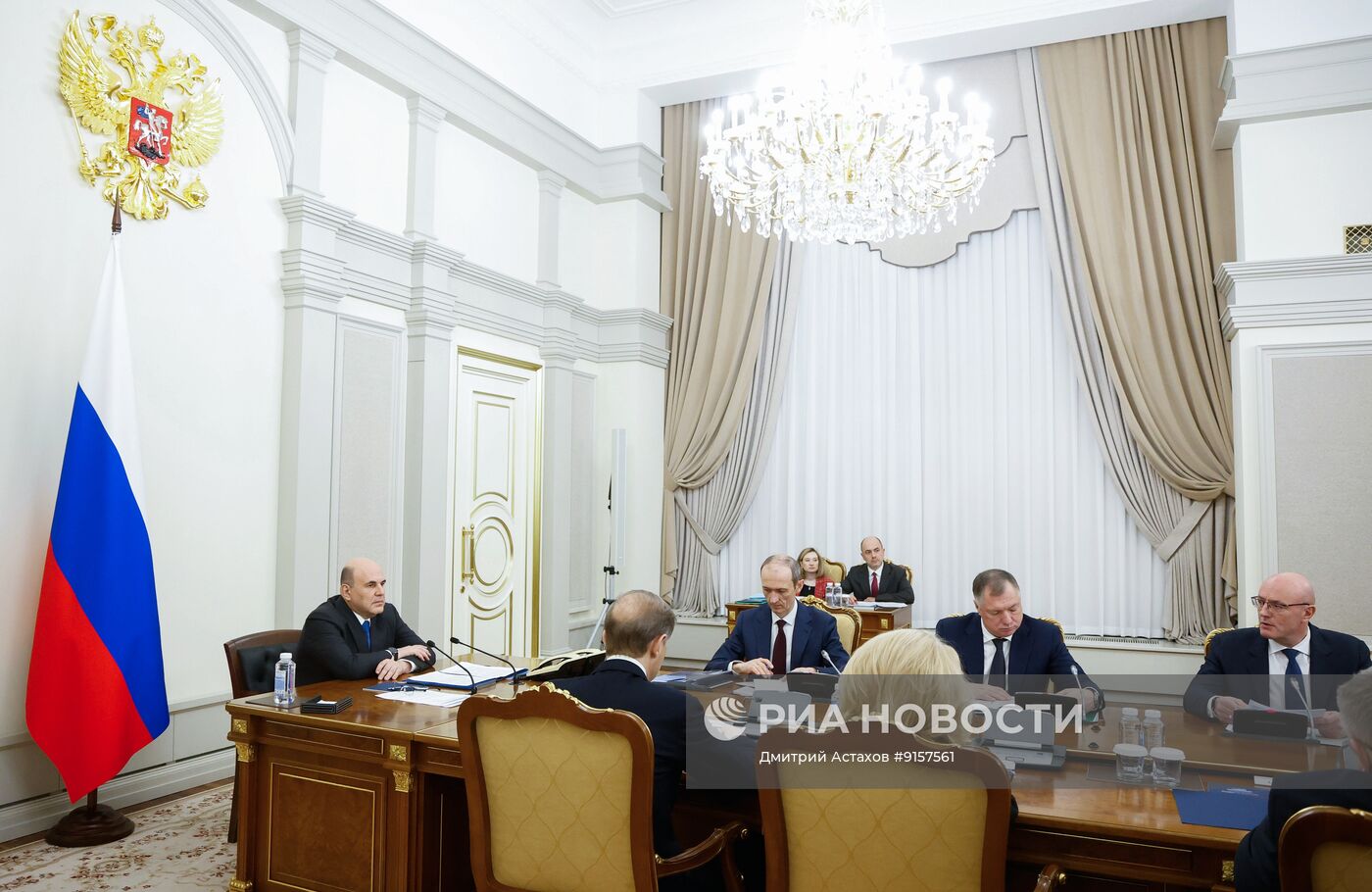Премьер-министр Михаил Мишустин провел оперативное совещание с вице-премьерами
