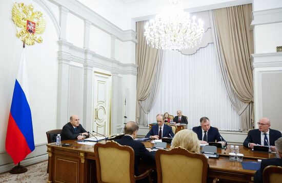 Премьер-министр Михаил Мишустин провел оперативное совещание с вице-премьерами