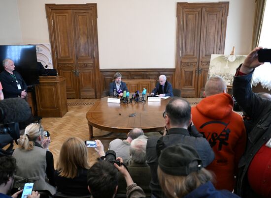 Пресс-конференция Александра Бутягина в Эрмитаже