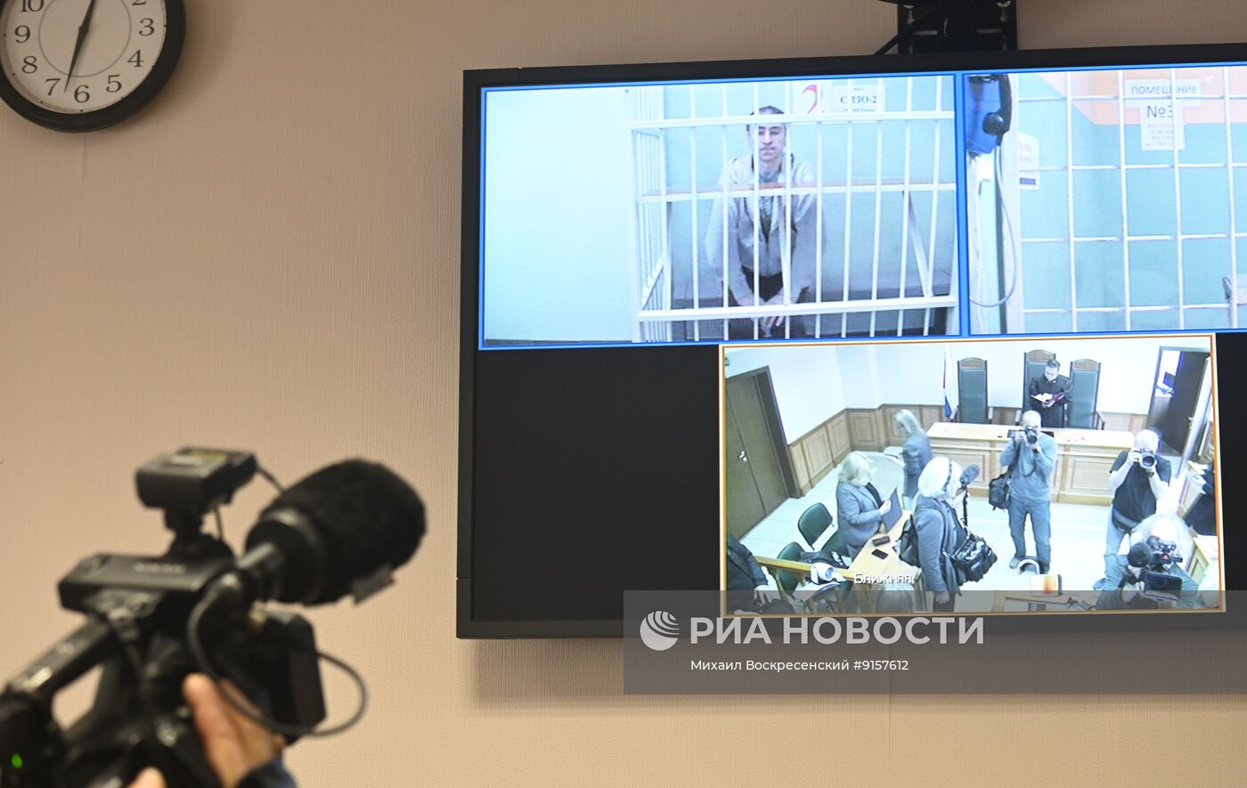 Рассмотрение жалобы на арест исполнительного директора "Новой газеты" Ролдугина