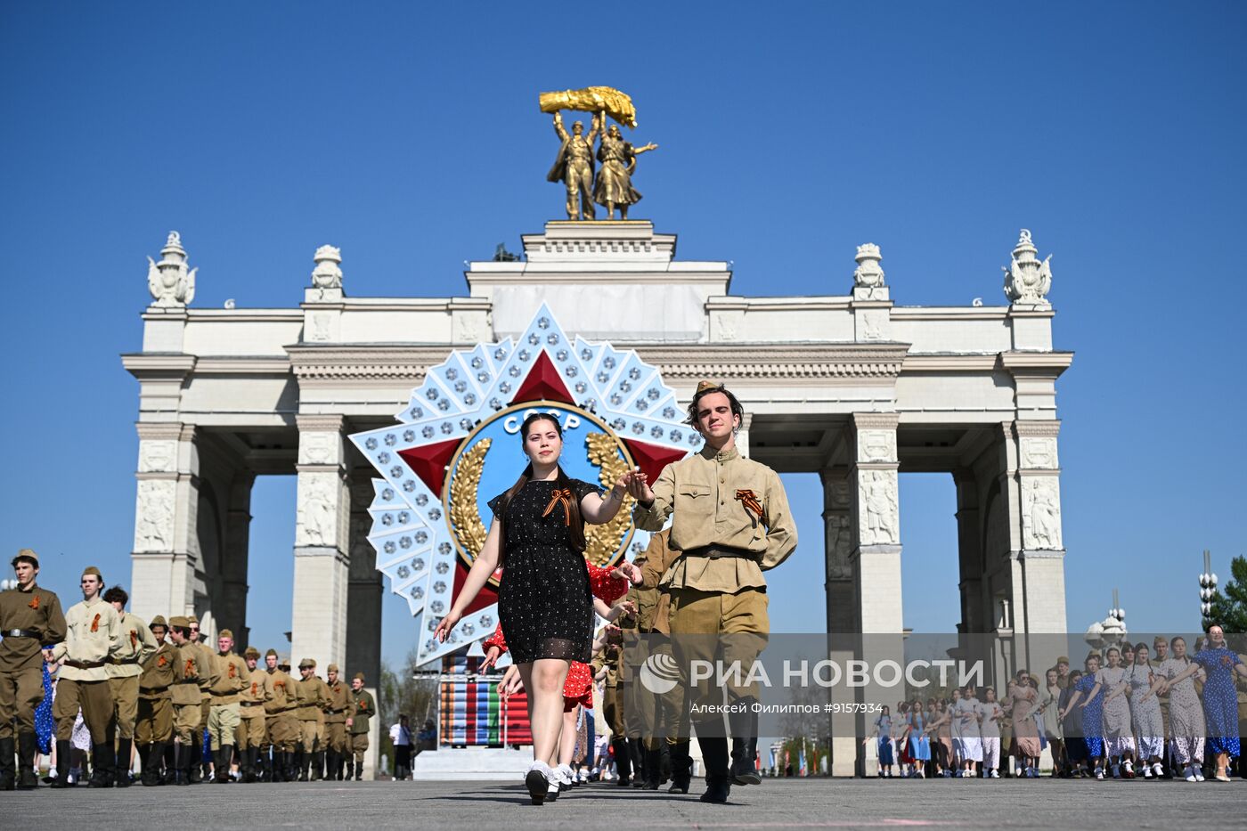 Акция "Вальс Победы" в Москве