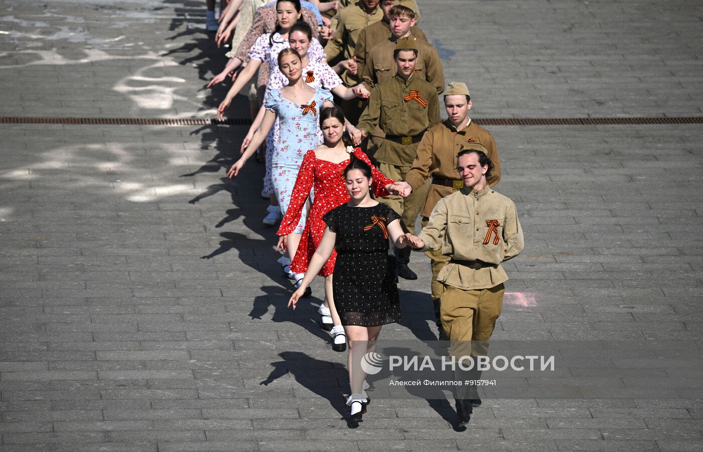 Акция "Вальс Победы" в Москве