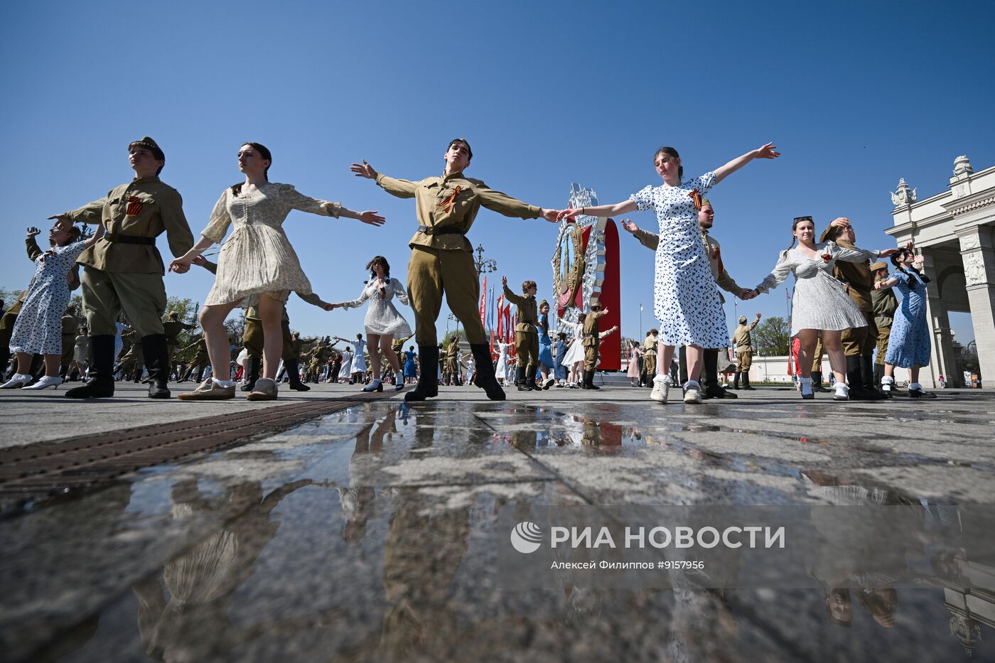 Акция "Вальс Победы" в Москве