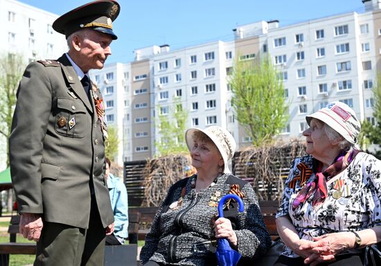 Акция "Концерт под окнами ветерана" в Казани