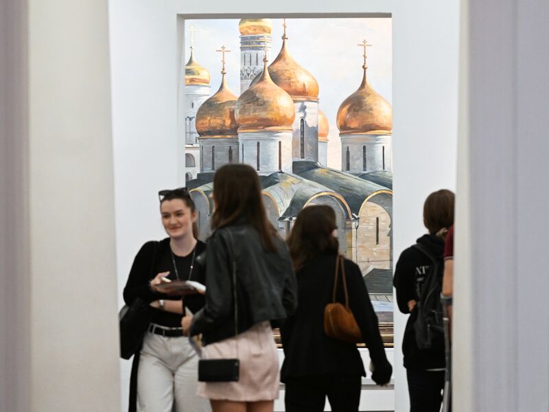 Выставка Василия Нестеренко "В поисках Света" в Москве