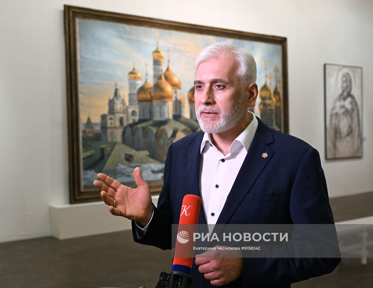 Выставка Василия Нестеренко "В поисках Света" в Москве
